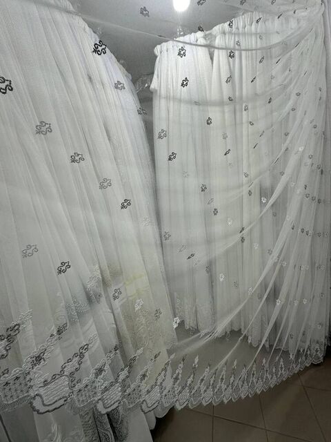 Тюль грек-сітка з вишивкою №12572 в спальню, вітальню біла з сірим