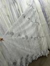 Якісна фатинова тюль з кордовою вишивкою №14135 у вітальню, спальню біла з чорною ниткою